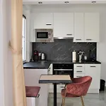 New City Terrace Apartment And Open Kitchen